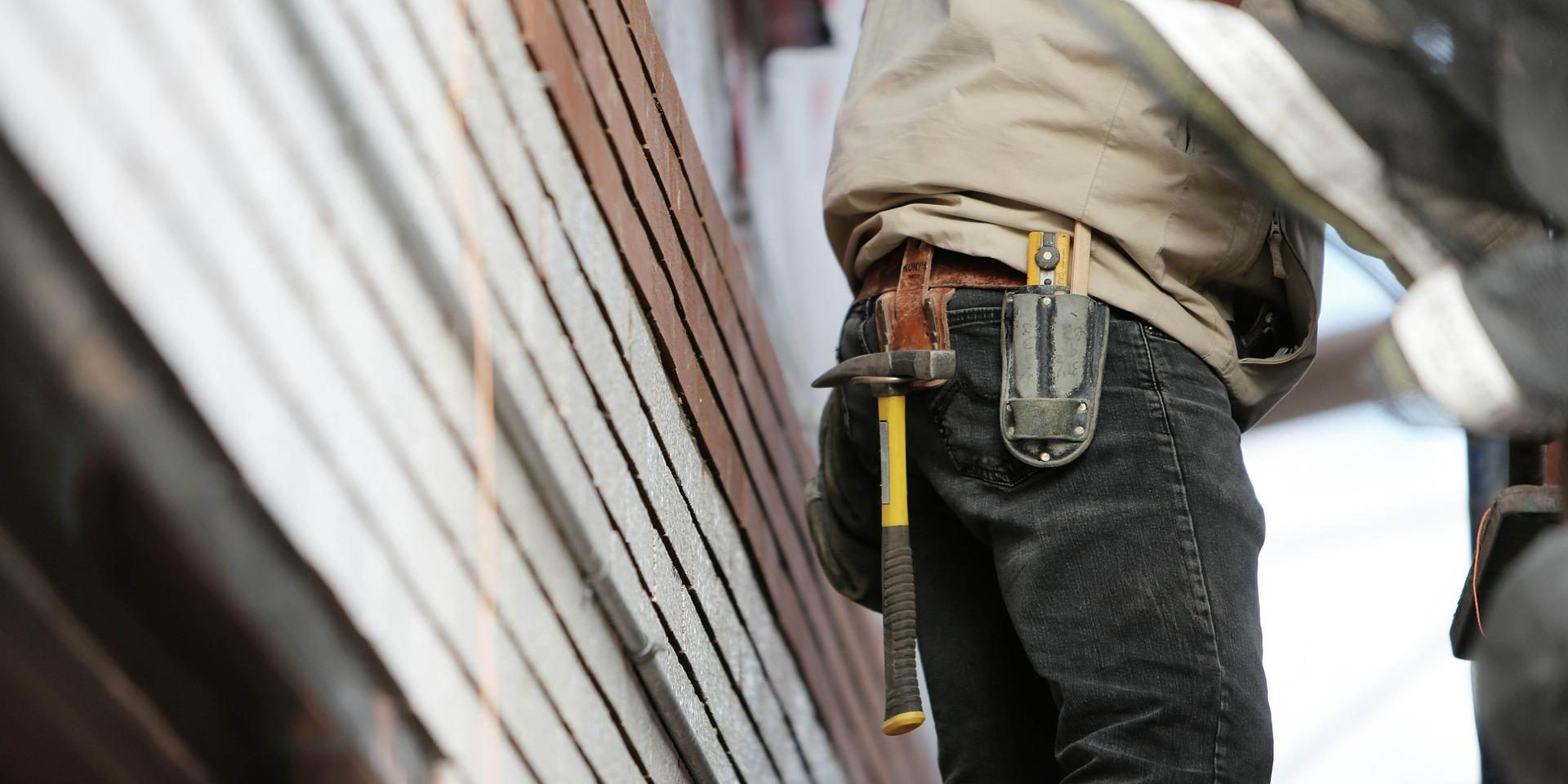 construction-worker-569149_1920-min constructoras Medellín